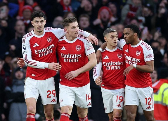 Arsenal: Bao nhiêu vất vả để leo qua ngọn núi